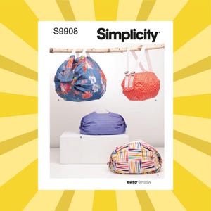 Könnte beinhalten: Simplicity-Schnittmuster S9908 mit vier verschiedenen Taschendesigns. Die Taschen umfassen einen Blumendruck, ein rot kariertes Muster, einfarbiges Lila und ein farbenfrohes geometrisches Muster. Die Taschen werden auf weißem Hintergrund mit einem gelb-weiß gestreiften Rand dargestellt.