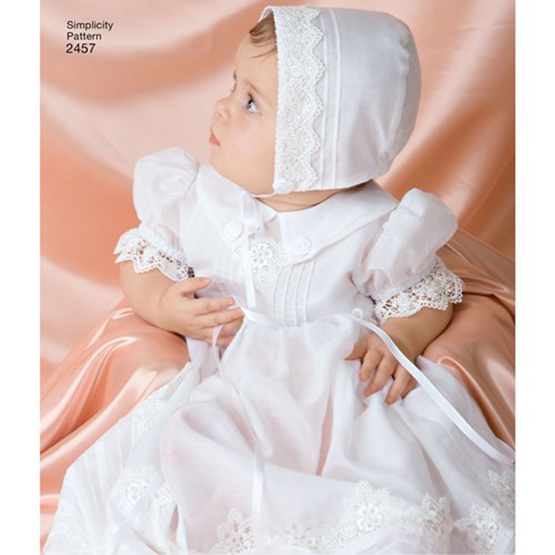 Patron Simplicity 2457/S2457 pour robe de baptême pour bébé Taille XXS-XS-S-M jusqu'à 21 livres Combi-short, bonnets et chaussures NOUVEAUTÉ sans coupure F/F image 3