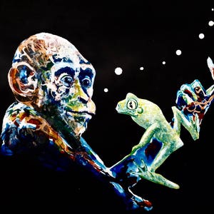 Peut inclure: Une peinture d'un singe avec une grenouille verte sur son bras. Le singe a un corps à motifs bleus, verts et bruns. La grenouille est verte avec un ventre jaune et des yeux noirs. L'arrière-plan est noir avec des points blancs.