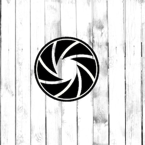 Puede incluir: Gráfico de apertura de cámara en blanco y negro con forma circular y diseño radial.
