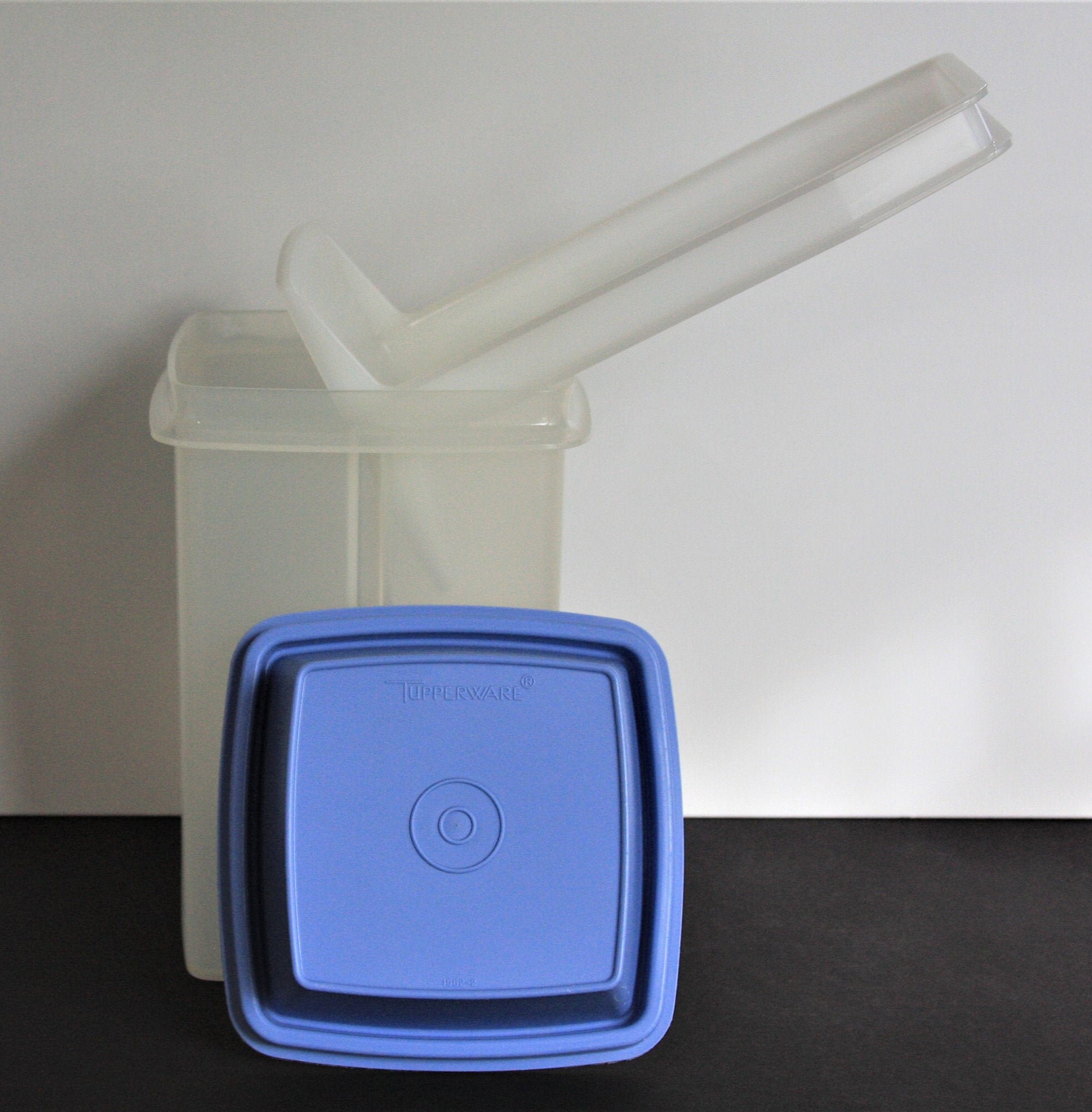 Tupperware Pizza Keeper Set 3 Container Bases w/ Seal Triangle Blue NEW