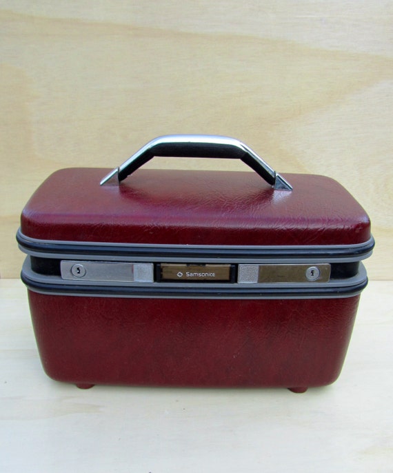 samsonite cosmetic train case
