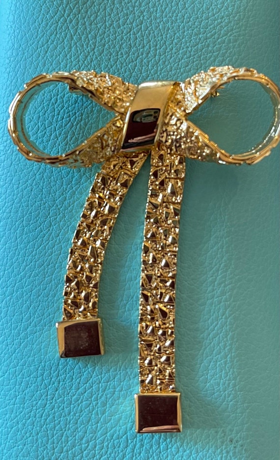 Vintage gold brooch Gold
