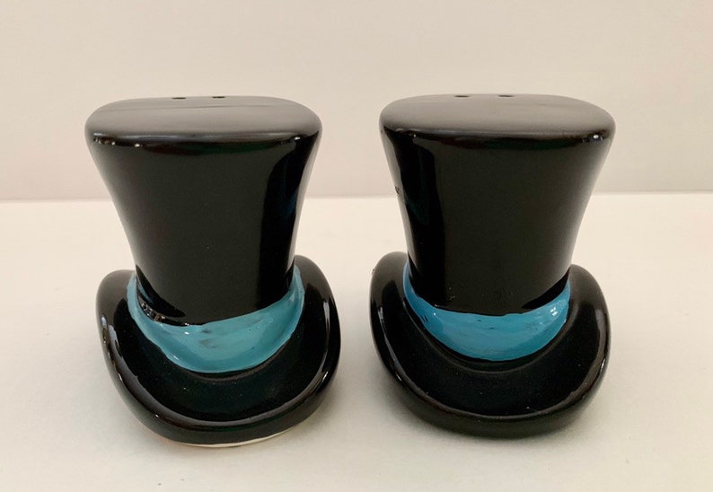 Vintage Ceramic Black Top Hat Salt /& Pepper Shakers Japan