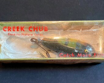 Raro ejemplar antiguo de Creek Chub Injured Minnow Silver Shiner en su caja original, circa 1920-1960.