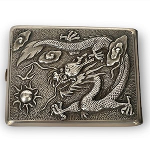 tiki cigarette case Tiki cigarette case and lighter hi-res stock photography and images