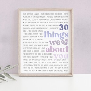 30 Things We Love About You、紫色の30歳の誕生日プレゼント、グループ、同僚、親友、家族、心のこもったパーソナライズされた額入りまたはデジタル [150r]
