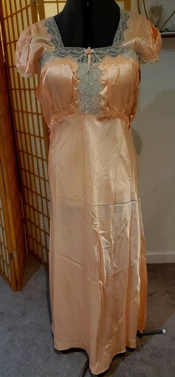 Vintage 40's Coral & Lace Nightgown M/Lg