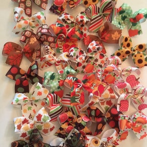 30 MEDIUM Fall Autumn Print Dog Bows Dog Grooming Bows Top quality grosgrain ribbons top knot bows ear bows dog collar bows