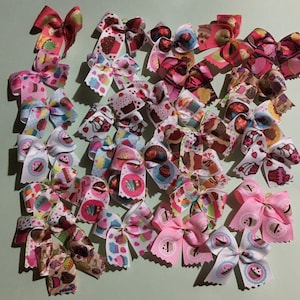 30 Medium size Cupcake Print Dog Bows Top quality grosgrain ribbons Dog Grooming Bows Dog Bows