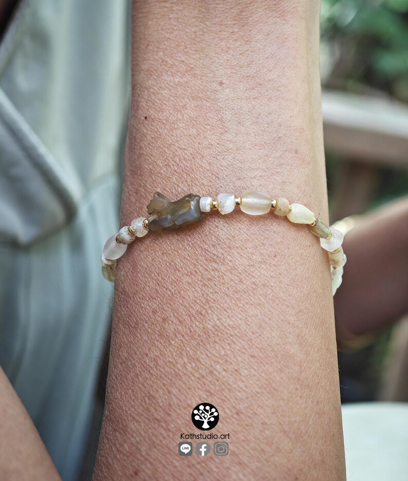 Ancient Quartz Agate Bracelet – Yemen Afghanistan Frosted Beads, Gold Clasp image 3