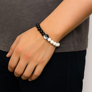 Yin Yang Onyx Armband - Schwarz-Weiß-Perlen spiritueller Schmuck Balance Schutz Charme Unisex Geschenk verstellbares Armband