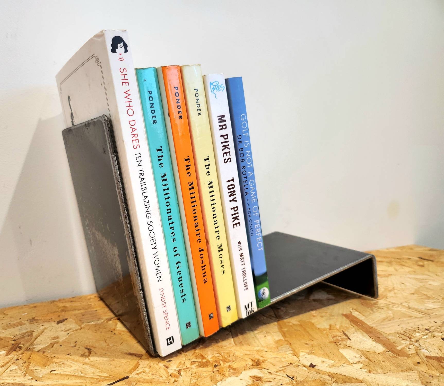 Pricia Metal Book Stand