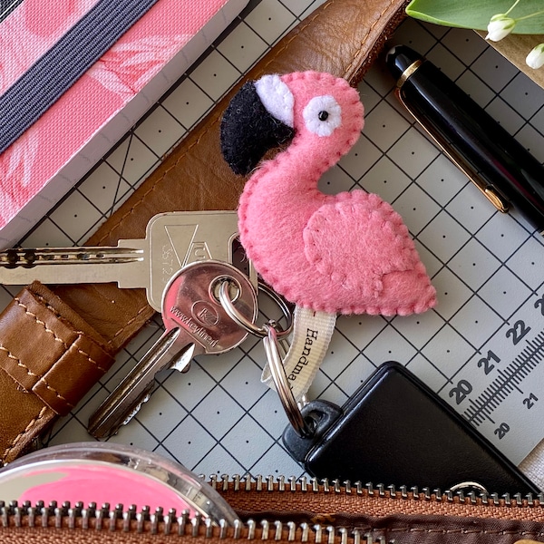 Flamingo key-chain.Cute felt flamingo.Handmade flamingo keychain. Flamingo bag charm. Flamingo from Cyprus salt lake.