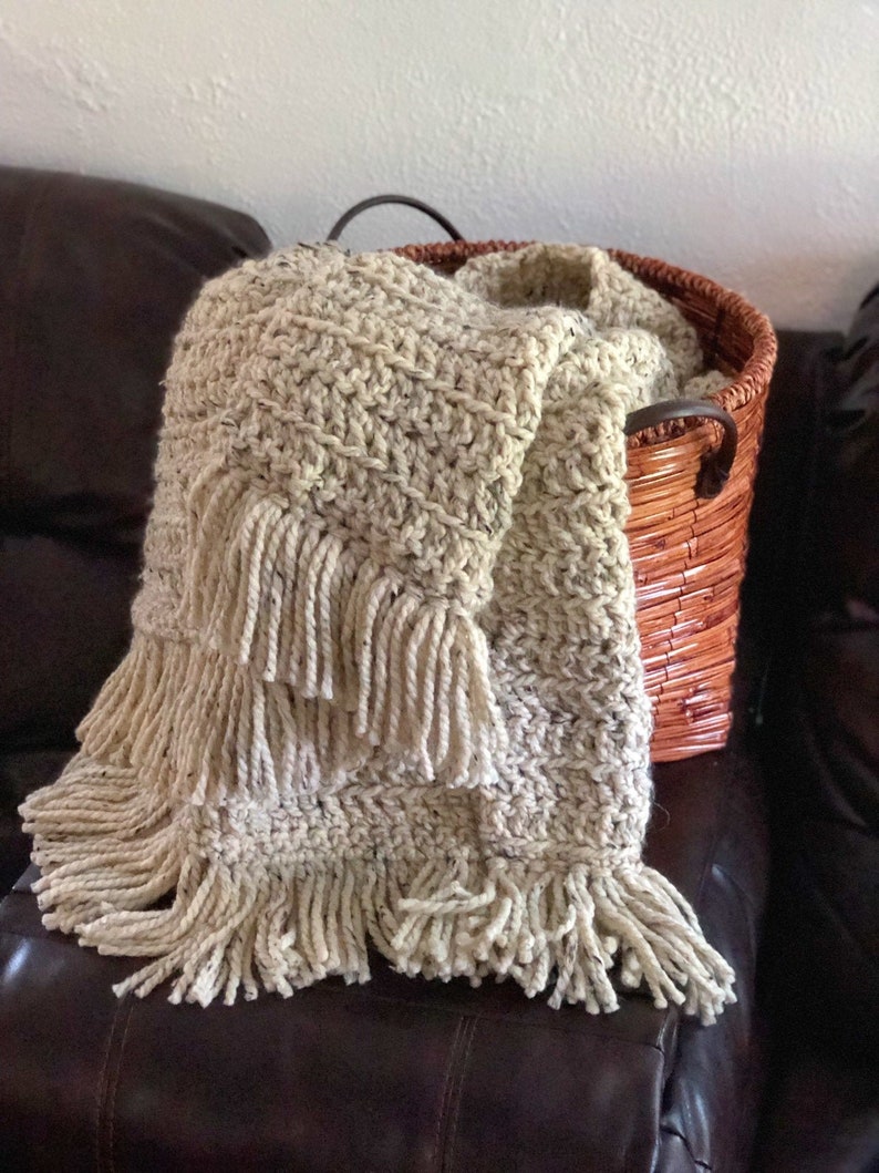 Super Chunky Hand Knit Blanket x Full Size x Rustic Farmhouse Home Decor x The Cascades Throw imagem 1