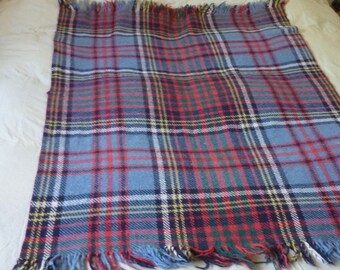 Petite couverture tartan en laine vintage écossaise / tapis de voyage, couverture Nestledown Pibroch 100% laine 36 "x 48" plus franges.