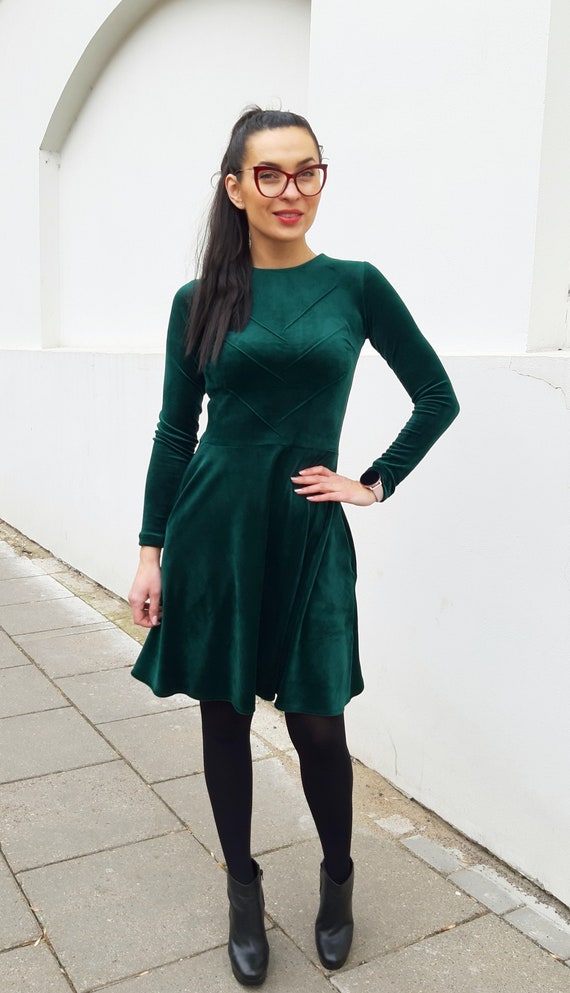 green emerald velvet dress GG024: Velvet Green Dress – Gisella Guerrero main image 0