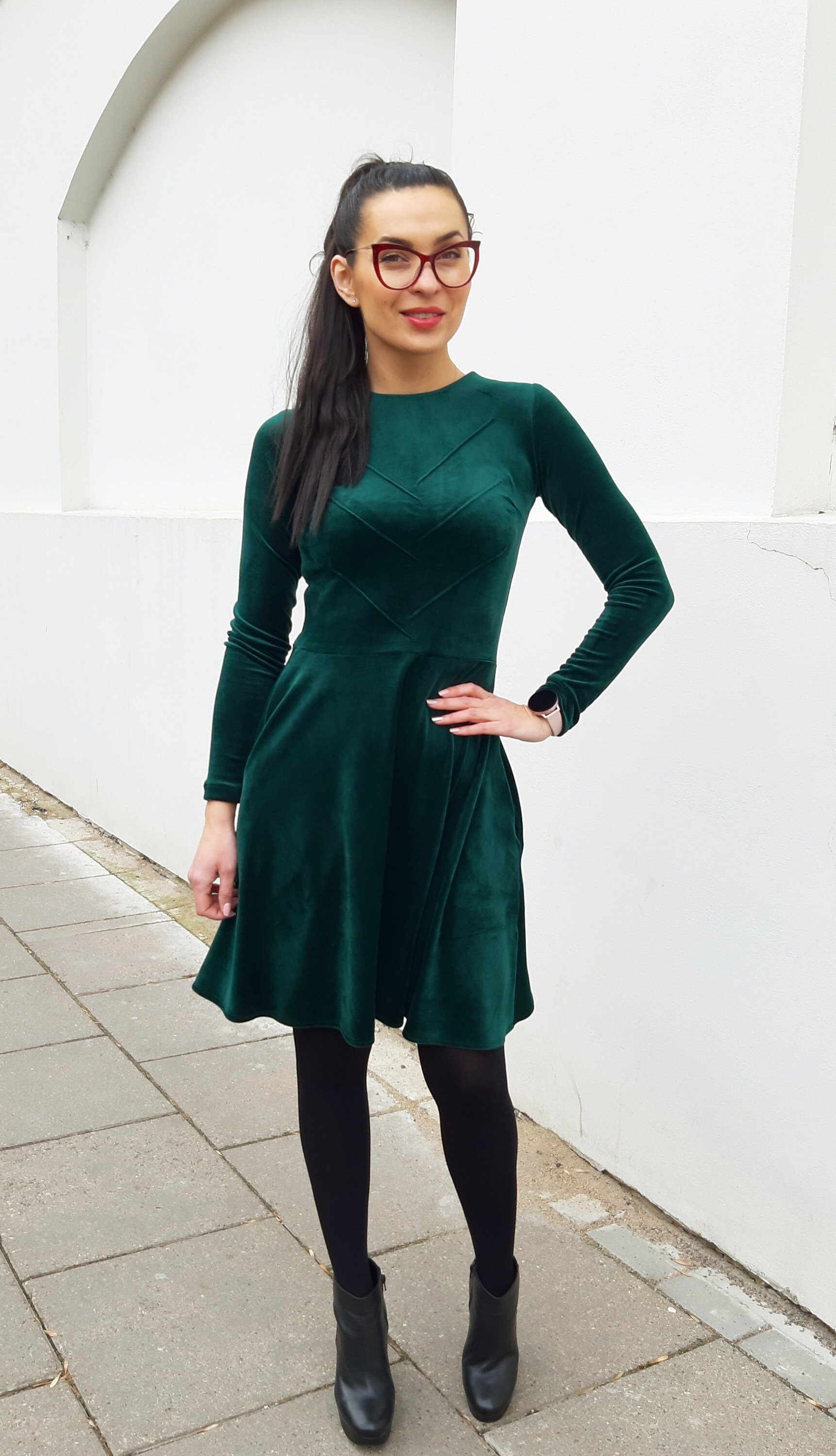green emerald velvet dress Green velvet fantasy elven dress for Beltane wedding – DressArtMystery main image 1