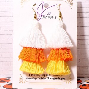 Orecchini con nappe di Halloween, orecchini con nappe di caramelle di mais, orecchini di Halloween, orecchini con nappe a 3 livelli, orecchini in oro bianco e arancione