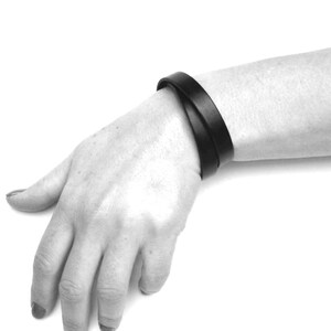 Bracelet en cuir noir comme bracelet de couple, bracelets assortis ou bracelet coordonné