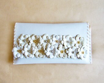 White bridal clutch with flowers, wedding clutch, bride clutch, bridesmaid bags, white leather wristlet clutch, floral clutch leather bags