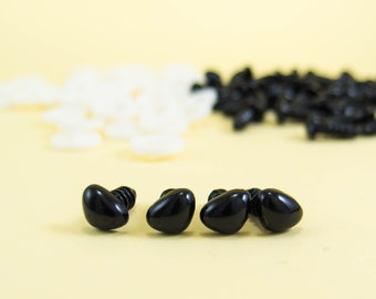 9mm x 7mm black triangle safety noses in black plastic - 10, 20 or 50 pieces -- for amigurumi plush, stuffed animals, teddy bears