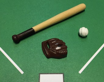 1//12 Dollhouse Miniature Sports Equipment Baseball Kit with Ball Bat Mitt