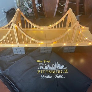 Tovaglia ricamata con tavolo da biscotti di Pittsburgh