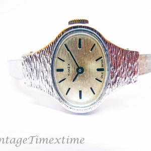 Mouvement manuel de Timex rétro 1981 jonc Bracelet montre cadran argenté