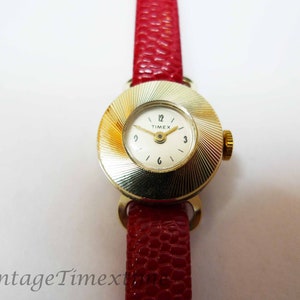 Timex Woman&#39;s Retro Watch 1972 Silver Dial Manual Wind Movement