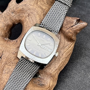 Timex Men&#39;s Retro Watch 1977 Silver/Grey TV Dial Complete With Day & Date Window Manual Movement