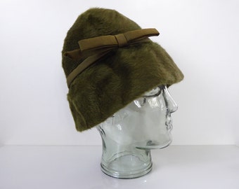 Vintage French Plush Felt Cloche Hat | Vintage Millinery | Moss Green Accessories