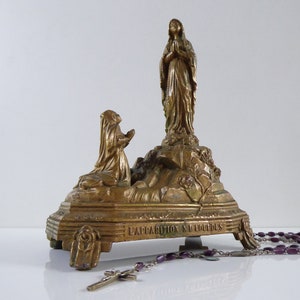 Antike vergoldete Spelter Lourdes-Skulptur: Französisches religiöses Souvenir
