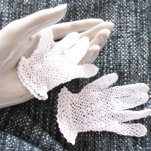 Deux paires de gants pour bébé - Gants pour bébé blancs vintage au crochet - Vêtements bébé vintage