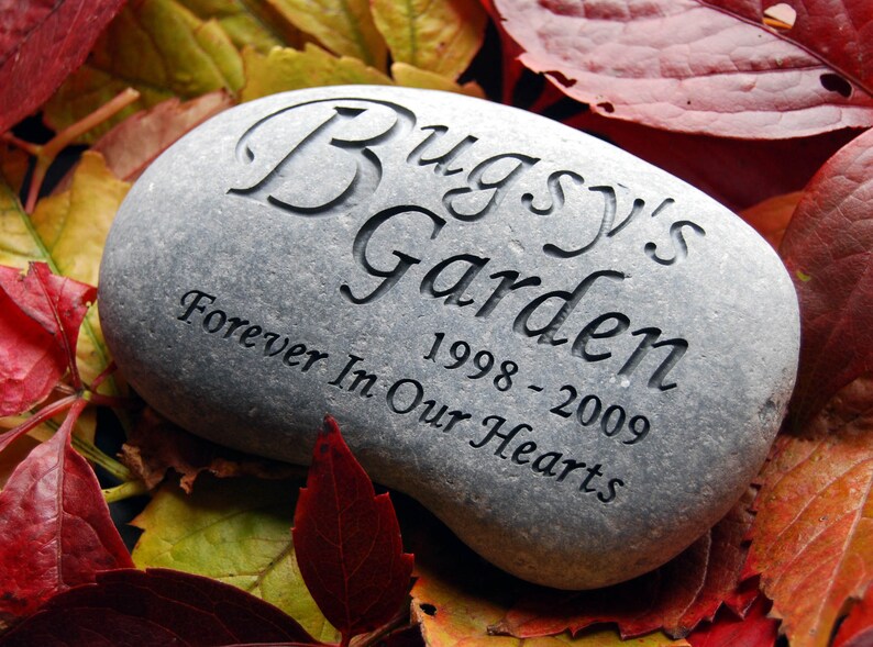 Pet Memorial Stones for UK Gardens Pet Grave Ideas ...