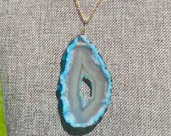 Collana con fetta di agata blu: gioielli in cristallo con pietre preziose