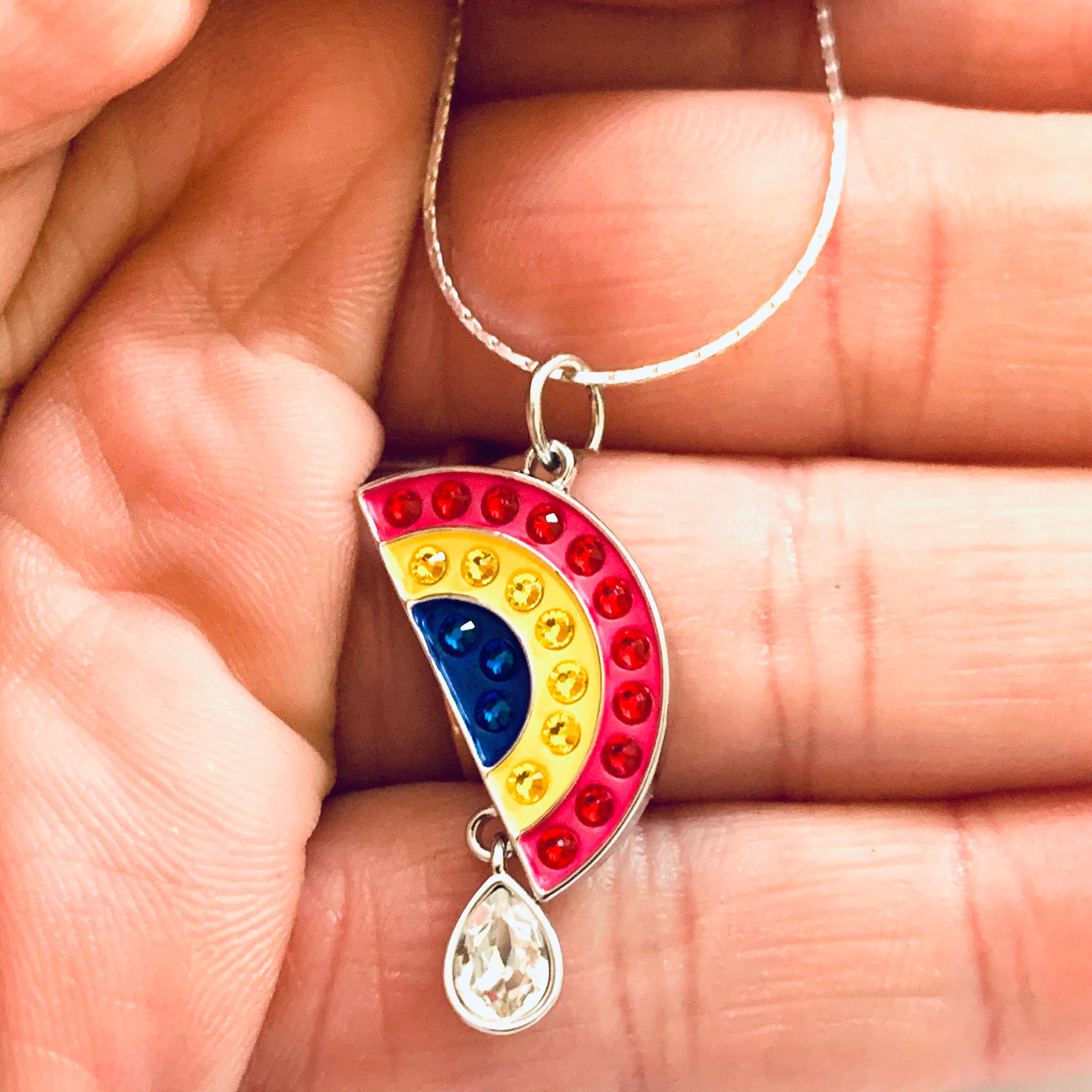 【SWAROVSKI】スワロフスキー レインネックレス Swarovski Crystal Rainbow Necklace: Sterling Silver Rain Drop
