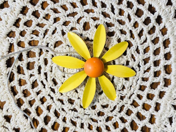 Vintage Daisy Brooch - Yellow Flower - Retro Mod … - image 7