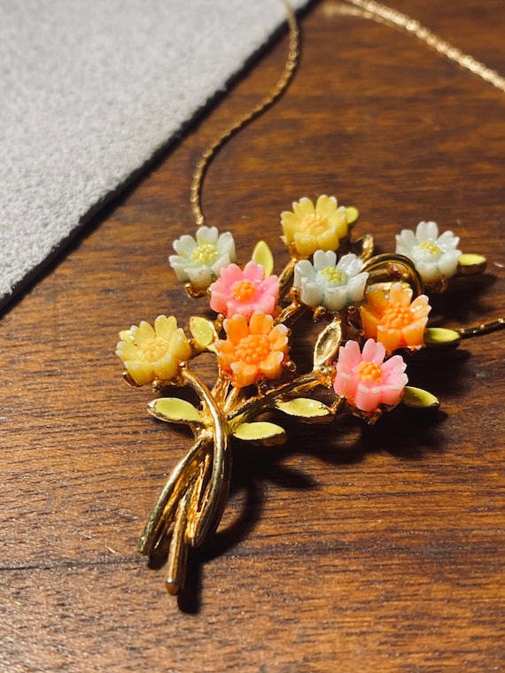 Vintage Floral Pendant - Flower Power - Retro Jewe