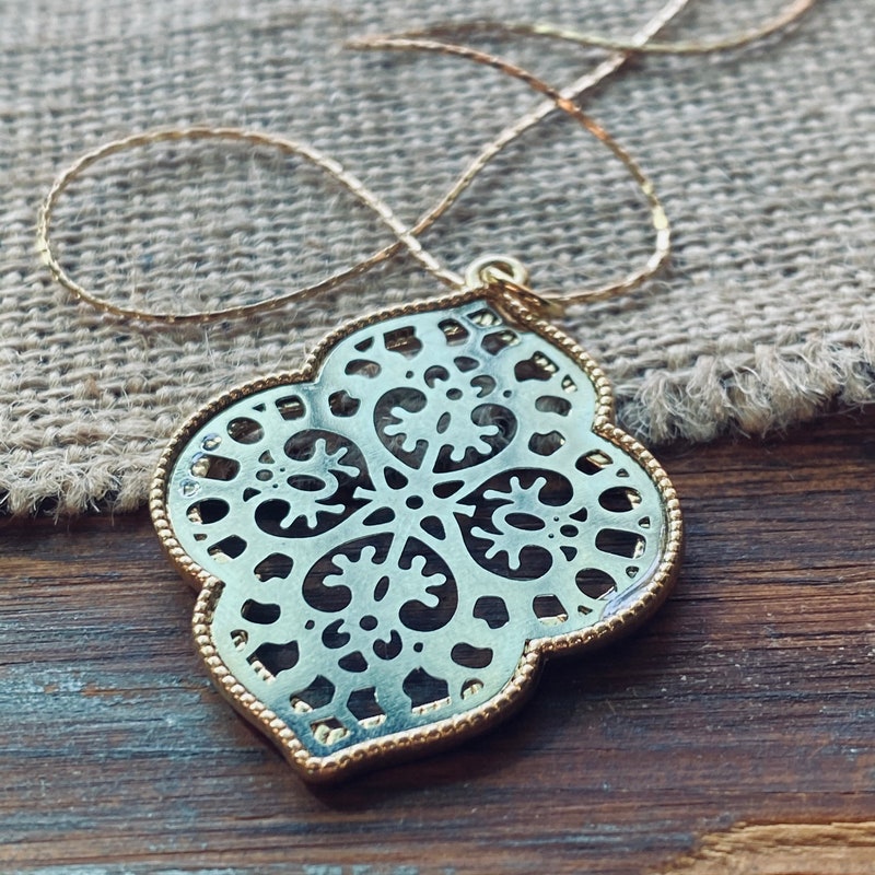 Quatrefoil Chain