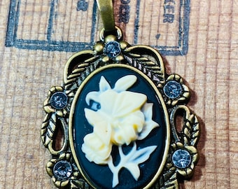 Butterfly Cameo Pendant -  Vintage Cameo Pendant - Cameo Pendant - Cameo Jewelry - Victorian Inspired Cameo Pendant