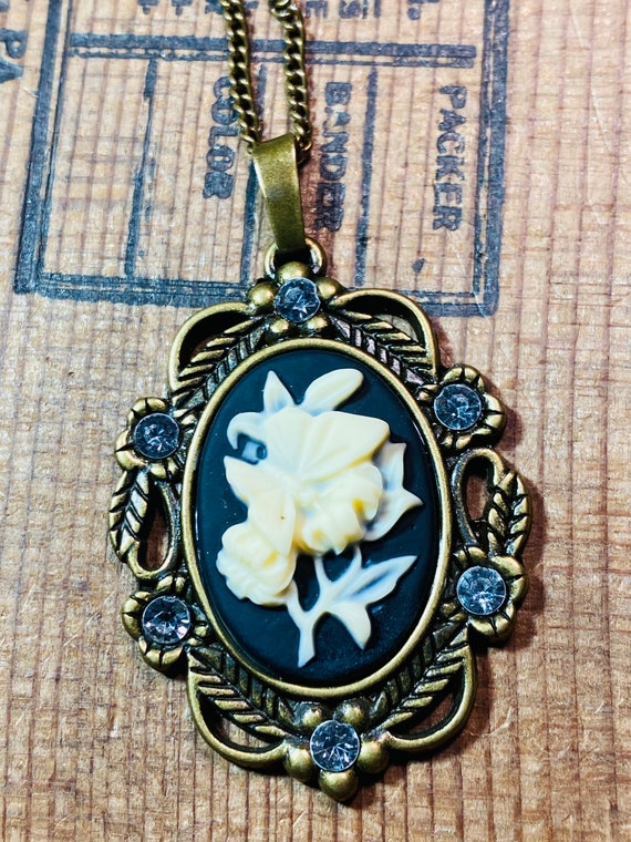 Butterfly Cameo Pendant -  Vintage Cameo Pendant -