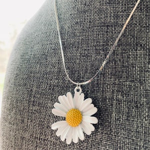 Sterling Silver Daisy Necklace - Floral Pendant Jewelry