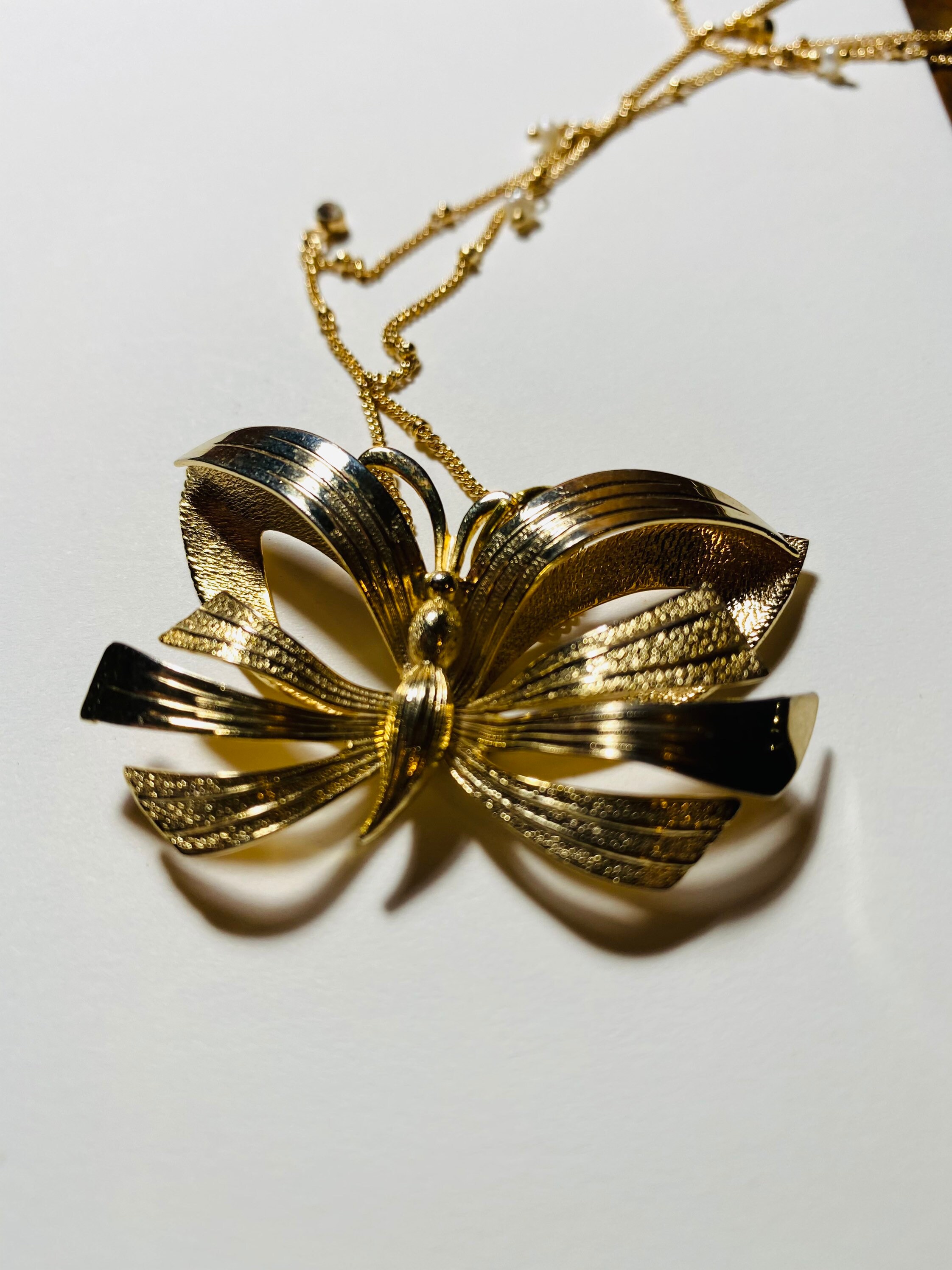 Collier Pendentif Papillon Rose - Chaîne 50 Cm En Acier, Imitation Pierre - Bijoux Des Lys