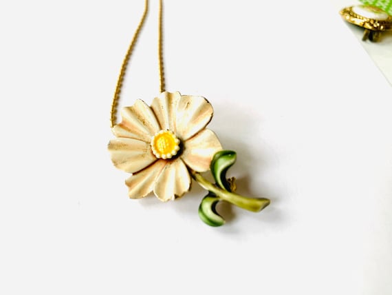 Vintage Yellow Enamel Daisy - Flower Brooch - Vin… - image 9
