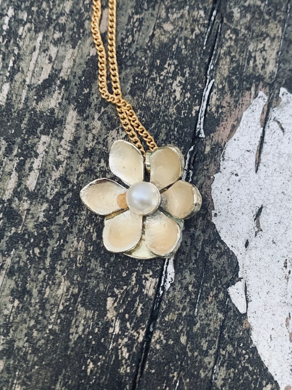 Collier Pendentif Fleur Avec Perle Opaline - Bijou Vintage Couleur Or - État Impeccable