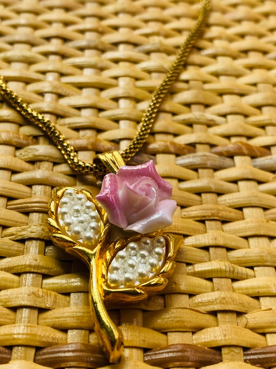 Pearl Rose Jewelry - Vintage AVON Necklace - Pink… - image 2
