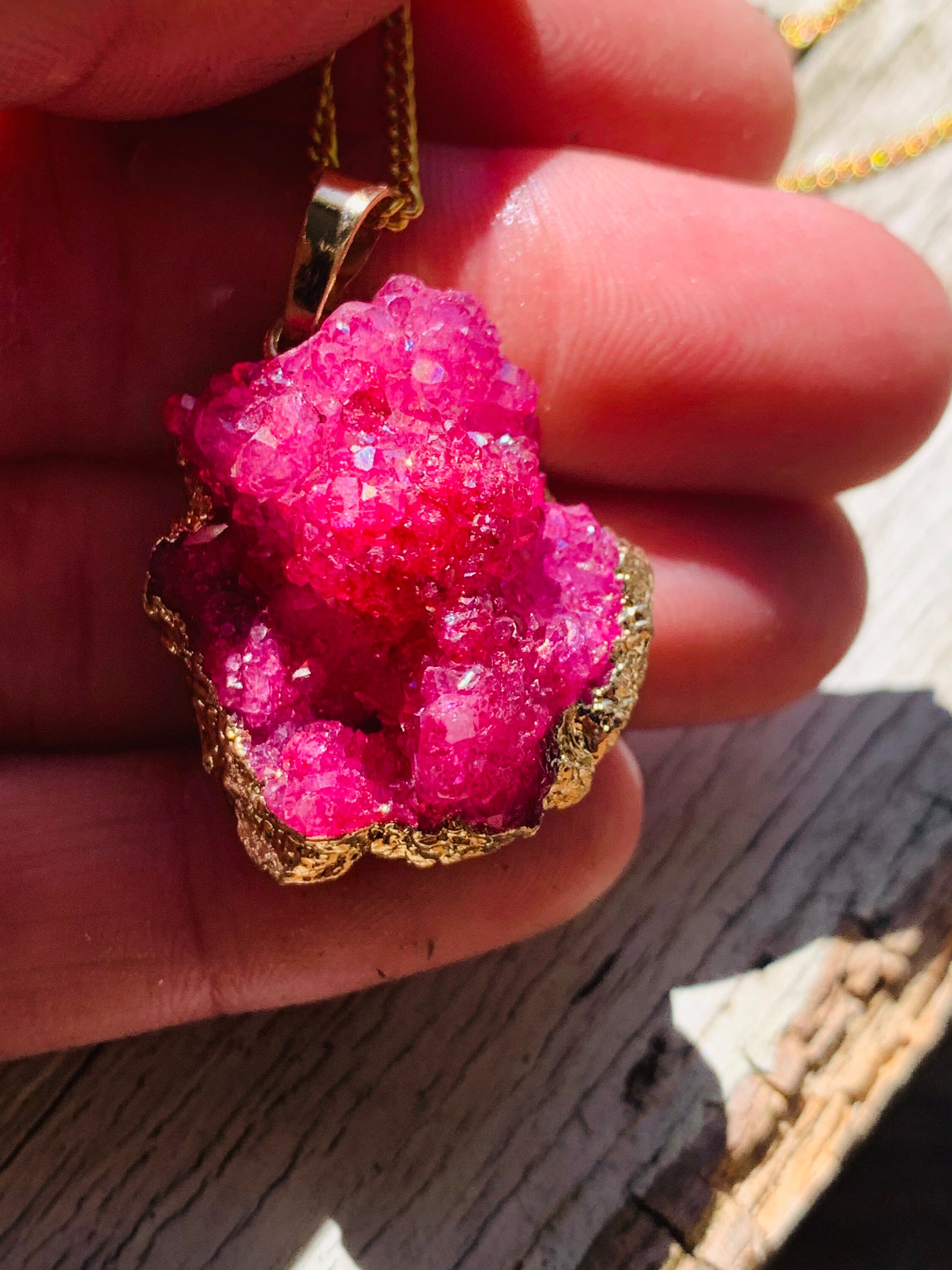 Pendentif Agate Druzy Avec Cristaux Roses 32x25x15mm - Pierre Naturelle