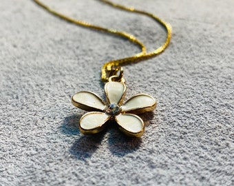 Daisy Necklace - April Birthday Necklace - Daisy Jewelry - Simple Daisy Necklace - Minimalist Flower Jewelry