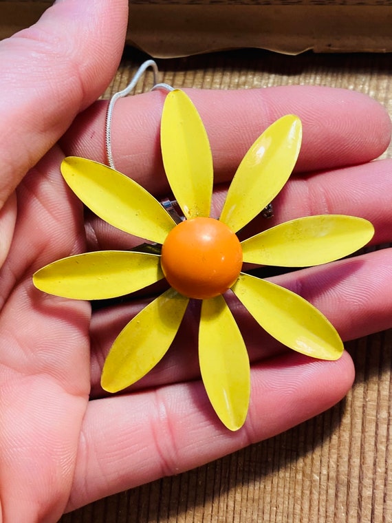 Vintage Daisy Brooch - Yellow Flower - Retro Mod … - image 8